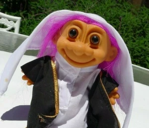 MY LUCKY TROLL- Trolls From Around the World- FROM THE ARAB WORLD - Purple Hair - Picture 1 of 3