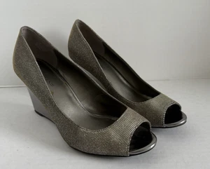 Bandolino Tuff Love 9M Metallic Silber Glitzer Glam Keilabsatz Peeptoe Schuhe - Bild 1 von 12