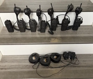 7X Motorola AAH01QDC9JC2AN CP200d 403-470 MHz 16ch UHF Two-Way Radios - Zdjęcie 1 z 3