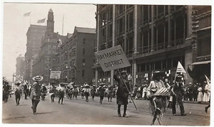 Seltenes Foto - ausgefallene Kostüme? Parade / Protest? Cleveland OH Haymarket um 1915 - Bild 1 von 1