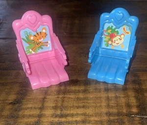 LOTE DE 2 sillas altas Fisher Price Loving Family casa de muñecas rosa azul repuesto - Imagen 1 de 3