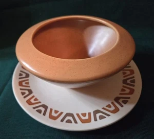 LUAU GRAVY BOAT WITH ATTACHED UNDERPLATE Poppytrail METLOX EXCELLENT CONDITION - Picture 1 of 6