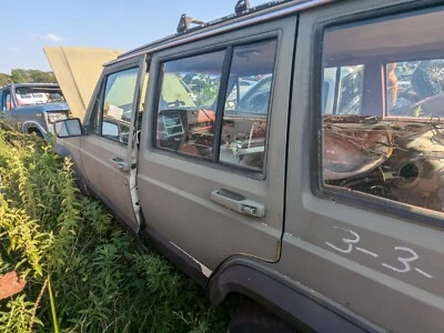 1987 Jeep Cherokee Rear Left Door Army Green (FITS 84-94) - Imagem 1 de 4