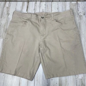 Under Armour Men's Size 42 Beige Heat Gear Cotton Golf Shorts Fitted U25 - Picture 1 of 8