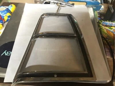 Pontiac Ventura LH 1977 luz marcadora delantera bisel 527039 buena pieza usada Foto 1 de 2