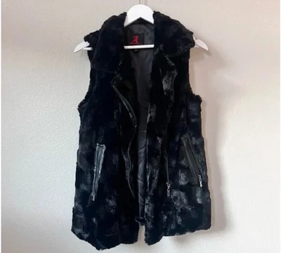 New Adrienne Landau Reversible Quilted Rabbit Vest Size M Retail $400 - Image 1 of 4