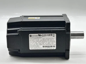 Allen-Bradley VPL-B1303F-PK12AA SER.A Servomotore AC, 3,78 CV - Foto 1 di 4