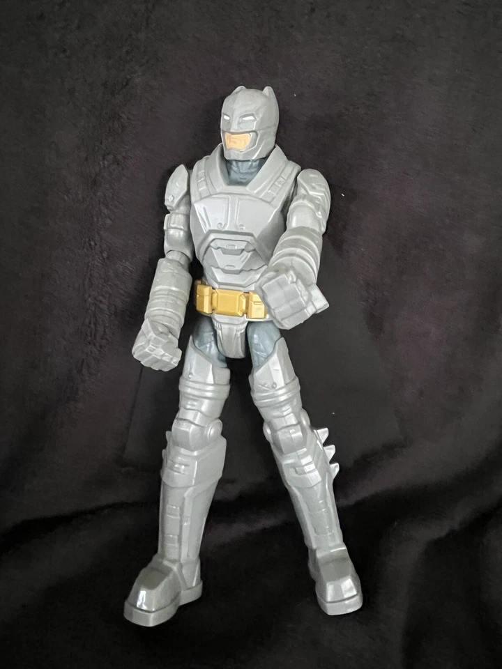 "Figura de acción blindada de Batman 12"" Mattel 2015 DPH37 DC Comics coleccionable" Foto 1 de 4