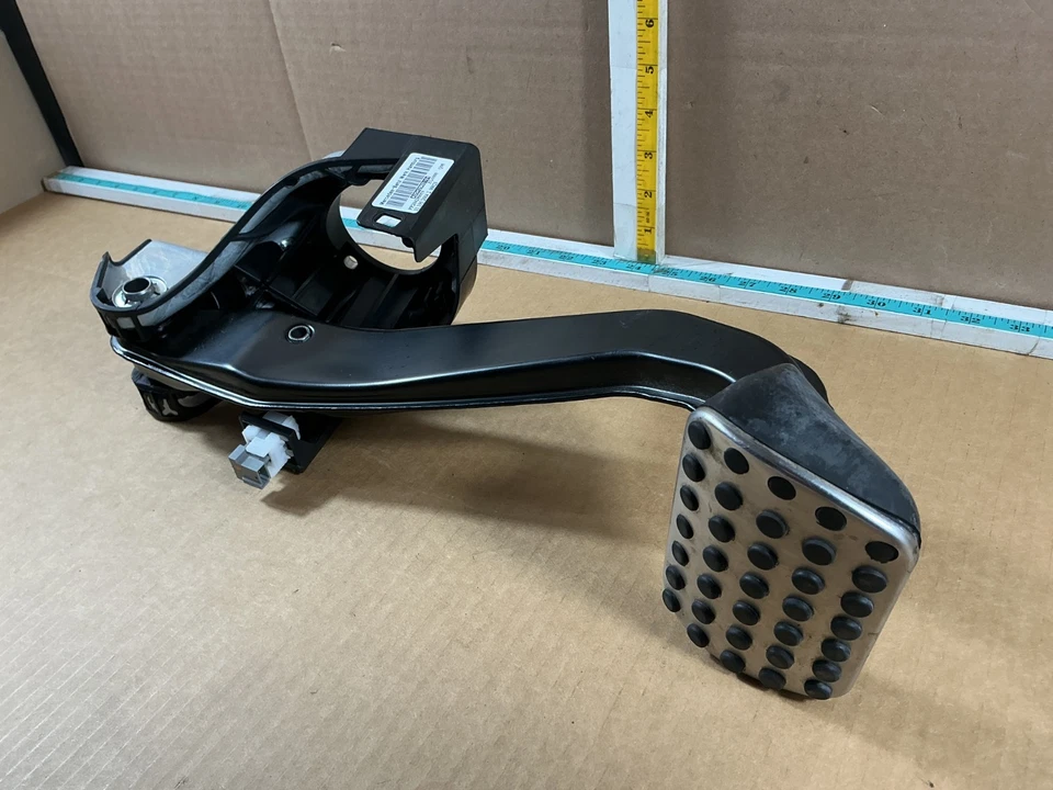 Conjunto de pedal de freno Mercedes Benz C250 2008-2014 A2042902101 OEM Foto 1 de 4