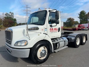2016 Freightliner M2112 T/A Day Cab Truck Tractor Cummins ISL Auto Semi bidadoo - Picture 1 of 12