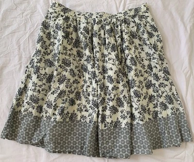 Forever 21 Black and White Floral Skirt Size Large - Image 1 of 3