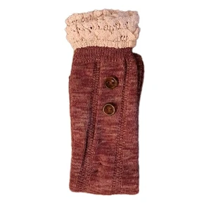 Simply Noelle hohe Stiefelsocken Häkelspitze Rüschen Knöpfe Herbst dunkelrot NEU - Bild 1 von 5