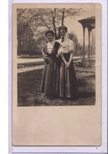Foto postal real RPPC - Mujeres cariñosas posible interés lésbico - Imagen 1 de 2