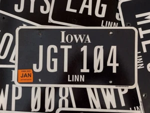 2020 Iowa Authentic Blackout Nummernschild weiß auf schwarz viele verfügbar IA - Bild 1 von 1