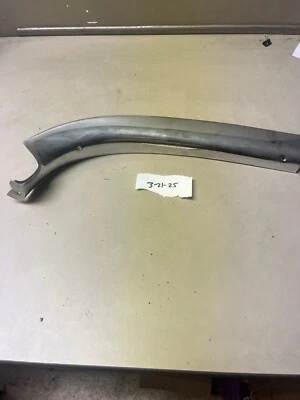 1955 1956 1957 Chevy Nomad Interior Guarnição Moldura Passagem Lateral Inferior Traseira Curvada - Imagem 1 de 4