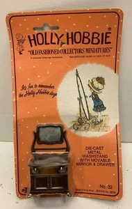 Holly Hobbie Waschtisch No 32 Old Fashioned Miniaturen New Old Stock - Bild 1 von 3