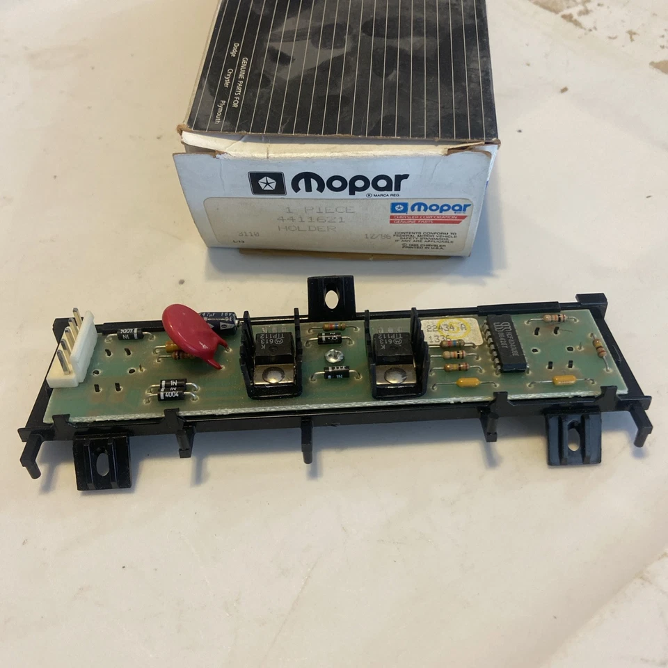 Interruptor de lámpara de mapa y placa de circuito Mopar # 4411621/se adapta a 86 Dodge 600 sedán Foto 1 de 4