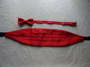 Vintage 1970's Men's Formal Matching Red Cummerbund & Pre-Tied Adjustable Bowtie - Picture 1 of 6