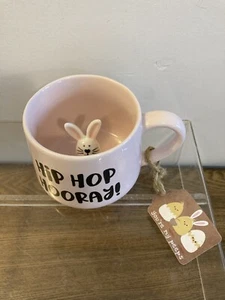 Neu Keramik Osterhase Kaffeetasse Becher weiß & rosa mit Hase innen Hip Hop - Bild 1 von 6