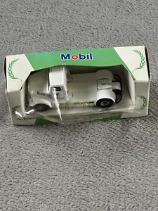 CORGI MOBIL SPORT COLLECTION VOLVO WHITE CONVENTIONAL TRUCK RACING DIECAST - Picture 1 of 14