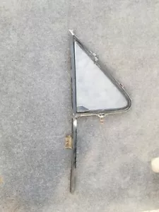 1980 - 1986 Ford Truck & Bronco Right Vent Window F100 F150 F250 F350 - Foto 1 di 3
