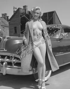Marilyn Monroe Foto stehend von Vintage Auto Pin Up Kunst sexy Stern heiß 4x6 RP - Bild 1 von 1