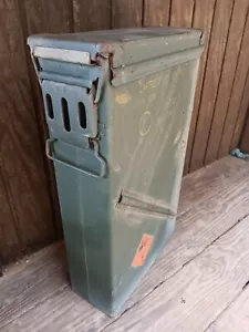 Lata de munición grande y alta excedente militar de EE. UU. 81 mm M821A2 almacenamiento hermético 23x14x6 - Imagen 1 de 3