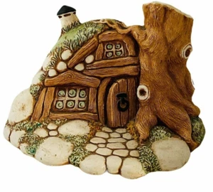 #3402 Woodlander Mereside Art Stoneware Tree house, with chimney, door knock, pe - Picture 1 of 9