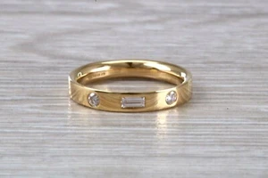 Baguette and Round cut Diamond set 18ct Yellow Gold Ring - Picture 1 of 9