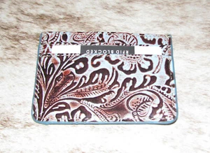 Myra Bags #8498 Identificación de 4"x3", Portatarjetas ~ Bloqueo RFID ~ Cuero en relieve ~ Tinte azul ~ - Imagen 1 de 3