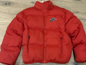 Size Medium - Nike Supreme Puffer Jacket Red Reversible - Picture 1 of 9