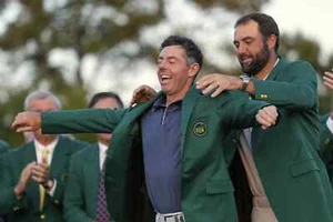 Rory McIlroy Wins The 2025 Masters at Augusta National - 4x6 Glossy Photo - Picture 1 of 1