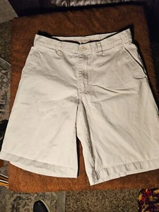 DKNY Shorts Mens Size 33 Beige Cream Bermuda 10 Inch Slash Pocket Casual Fit EUC - Picture 1 of 6