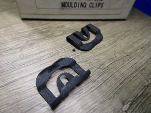 (100) Auveco 9633. Clip de moldura para revelar ventanas - Imagen 1 de 2