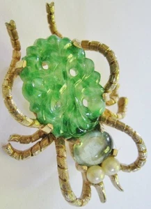 VINTAGE SIGNED JOMAZ BEAUTIFUL SPIDER PIN FAUX JADE INSECT FIGURAL BROOCH - Picture 1 of 6