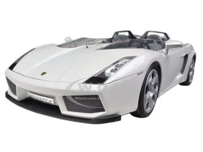 LAMBORGHINI CONCEPT S PEARL WHITE 1/18 DIECAST CAR MODEL BY MOTORMAX 79156 - Image 1 of 4
