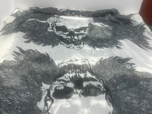 Skull scarf with feathers - Picture 1 of 2