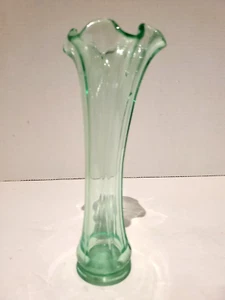 Green Glass Fluted Swung Vase 7.75" - Picture 1 of 10