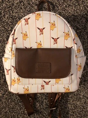 Mini Mochila Loungefly Pokemon Imitación Cuero Guijarro PIKACHU y EEVEE Foto 1 de 4