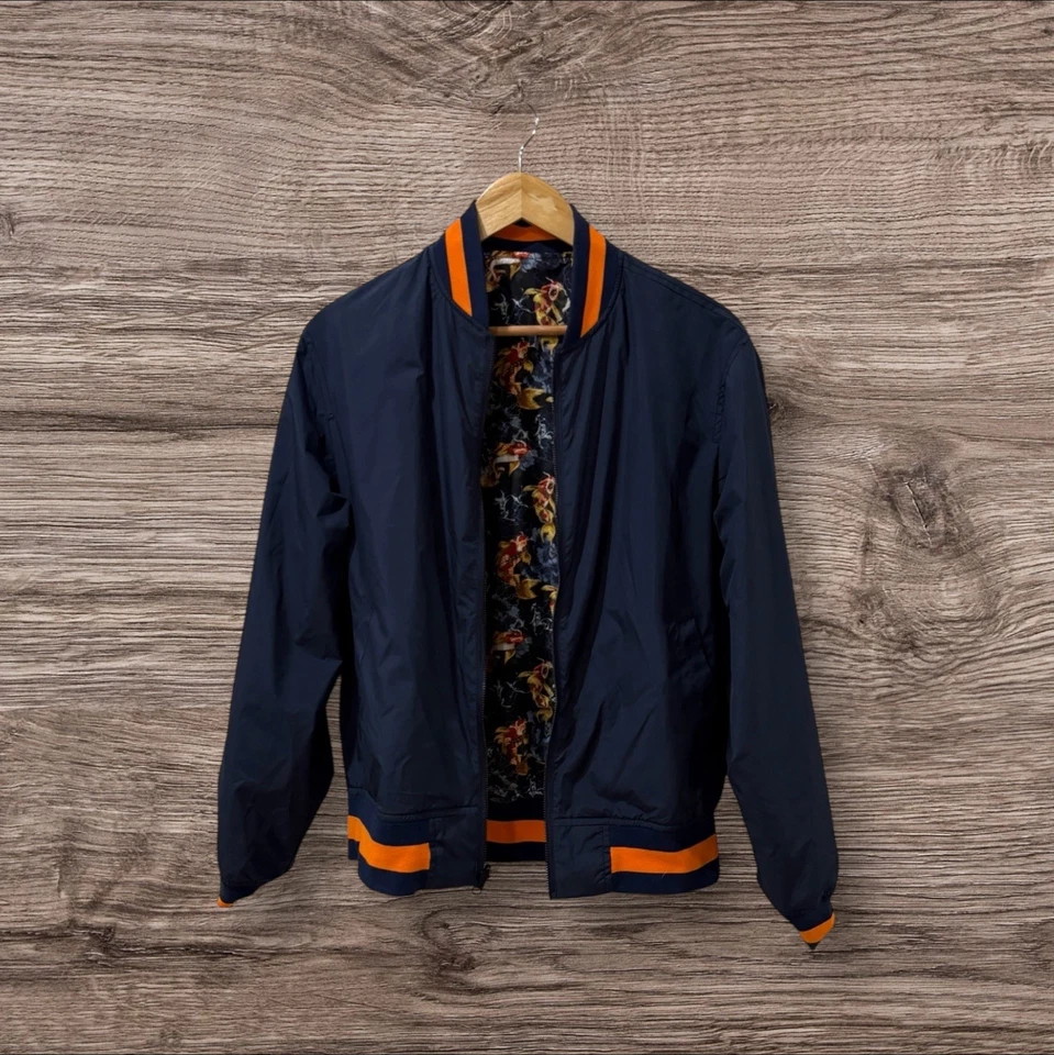 Chaqueta de bombardero reversible deportiva Tallia para hombre S azul marino/impresión de peces koi Foto 1 de 4