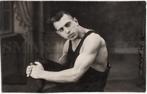 Luchador semidesnudo estonio Imperial RUSIA 1910 LIVRIS II con BÍCEPS foto real - Imagen 1 de 2