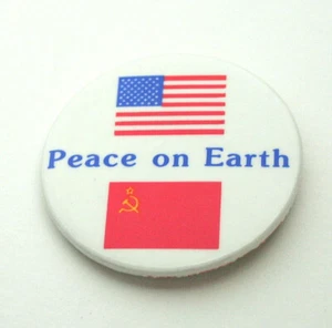 Anti War Peace USA & China Flags 1985 Button Pin NOS New - Picture 1 of 3