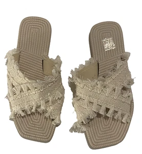 NEW women’s beige ivory Sandals Size 4 - Picture 1 of 6