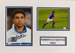ROBERTO DI MATTEO FIRMADO A MANO A4 FOTO MONTAJE EXHIBICIÓN ITALIA AUTÓGRAFO - Imagen 1 de 1