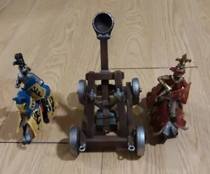 German Schleich Catapult And 2 Knights And Horses. See Pics. - Picture 1 of 12