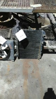 Radiador sin turbo compatible con 83-87 MAZDA 626 150053 Foto 1 de 4