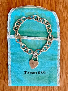 TIFFANY & CO. Mom Heart Lock Charm Bracelet w T & Co. Pouch Inscribed Mom 36 gr. - Picture 1 of 6