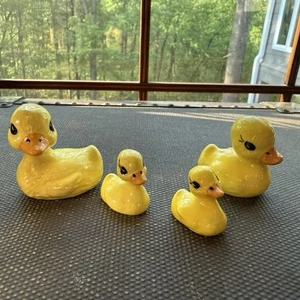 Vintage Miniature Ceramic Duck Family Figurines Yellow Ducks Trinkets - Set of 4 - Picture 1 of 5