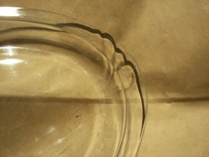 RARO ~ VINTAGE ~ Piatto ovale in vetro PYREX ~ Manici smerlati  - Foto 1 di 3
