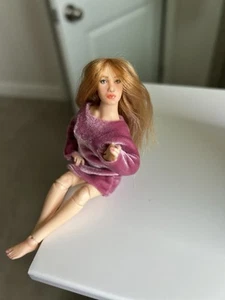 Muñeca casa de muñecas escala 1:12 - Imagen 1 de 8